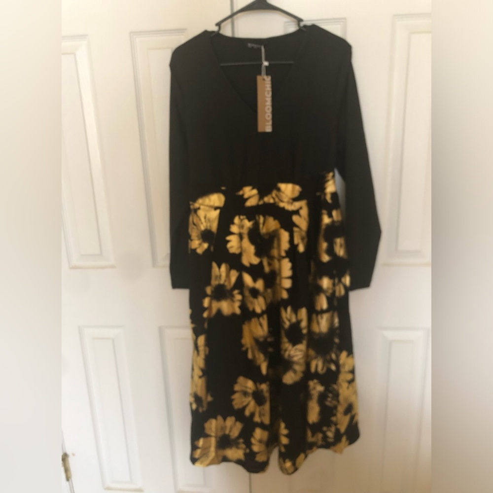 Black and Gold Metallic Midi Dress; size L; NWY